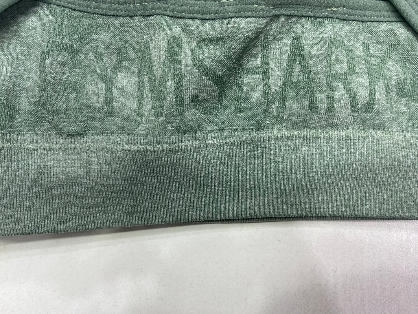 Top Deportivo de alto Impacto Camuflaje con Grabado de GYMSHARK